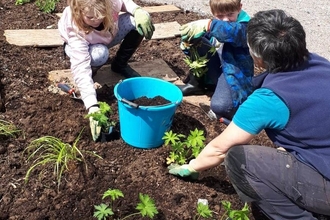 Gosling Sike Children planting Credit CWT Jodi Ferguson