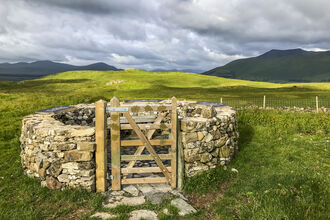 Dry stone wall shelter with gate at Ecyott Hill Nature Reserve