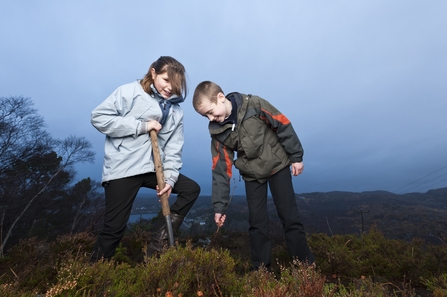 Image of children digging credit Ben Hall/2020Vision