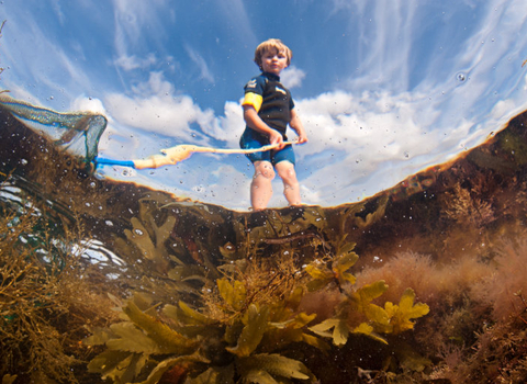 Image of boy rockpooling © Alex Mustard/2020VISION