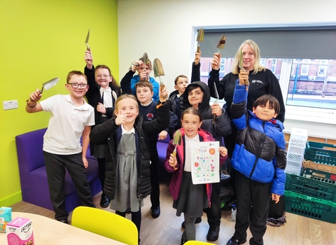 Ruth Alecroft and students Brook Street Primary school